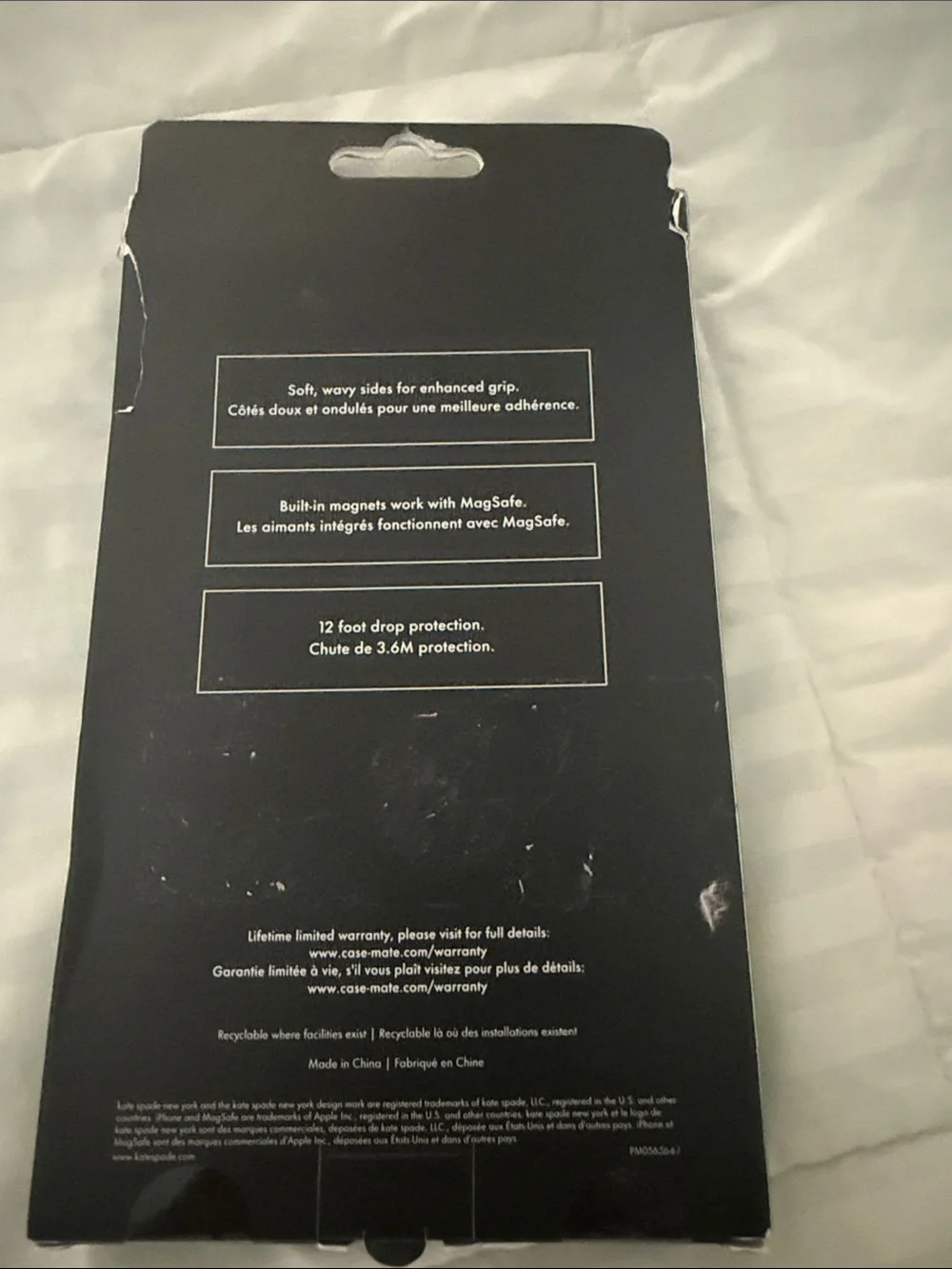 kate spade White Wavy MagSafe iPhone 16 Pro Max Case